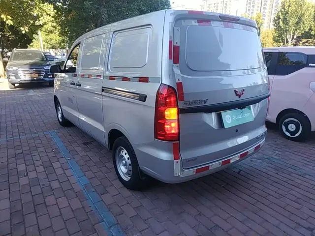 Wuling Hongguang V — Фото автомобиля 4
