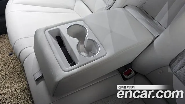 Hyundai Grandeur GN7 — Фото автомобиля 30