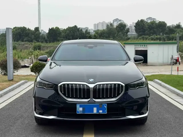 BMW 5 Series — Фото автомобиля 2