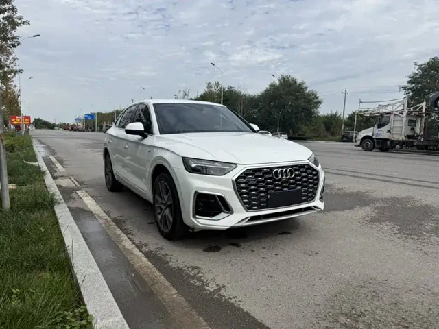 Audi Q5L Sportback — Фото автомобиля 12