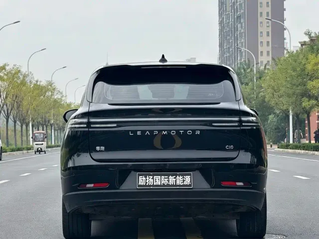 Leapmotor C10 — Фото автомобиля 8