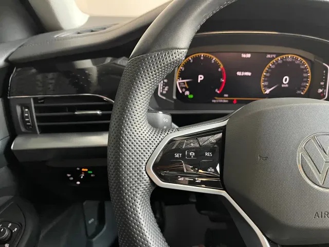 Volkswagen Passat — Фото автомобиля 22