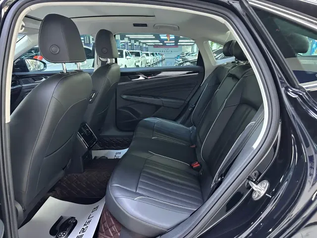 Volkswagen Passat — Фото автомобиля 5