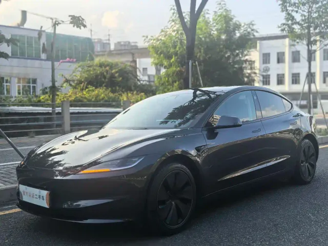Фотография автомобиля — Tesla Model 3