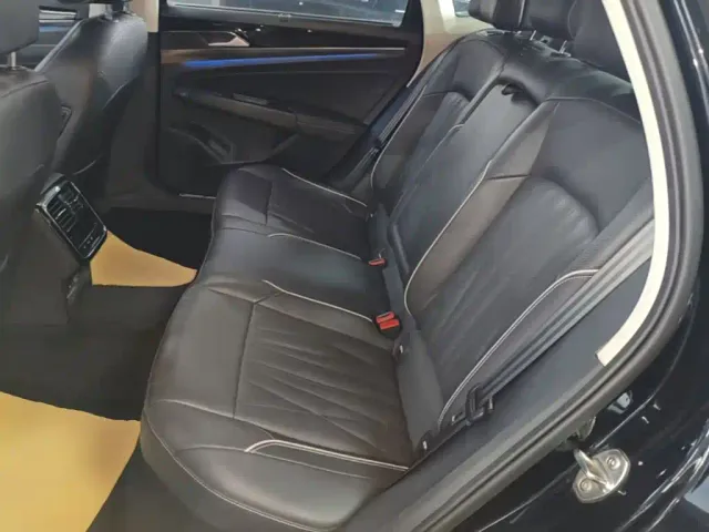 Volkswagen Passat — Фото автомобиля 12