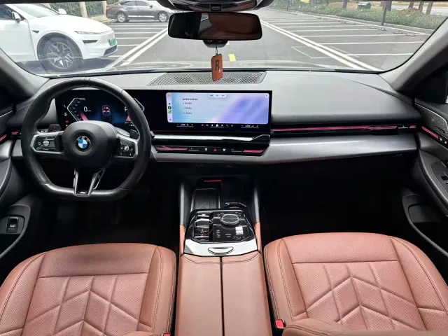 BMW 5 Series — Фото автомобиля 5