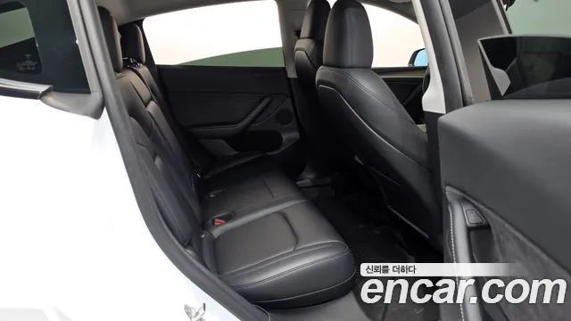 Tesla Model Y — Фото автомобиля 11