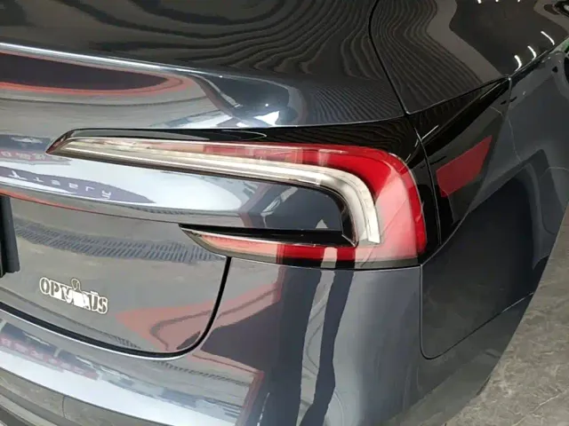 Tesla Model 3 — Фото автомобиля 6