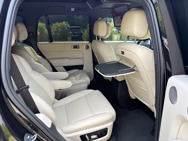 Li Auto L8 — Фото автомобиля 11