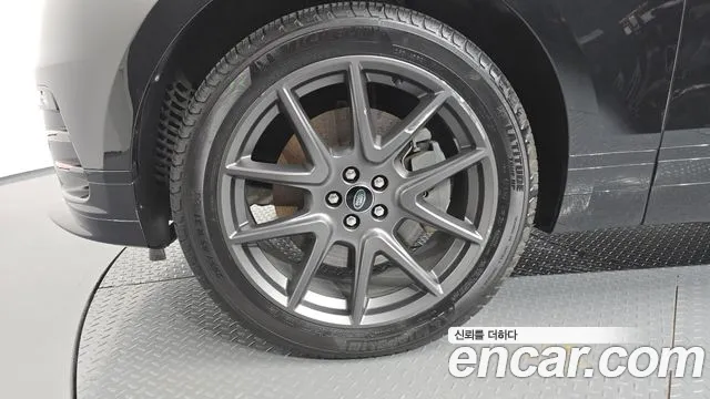 Land Rover Range Rover Velar Range Rover Velar 3.0 P400 R-Dynamic HSE — Фото автомобиля 4