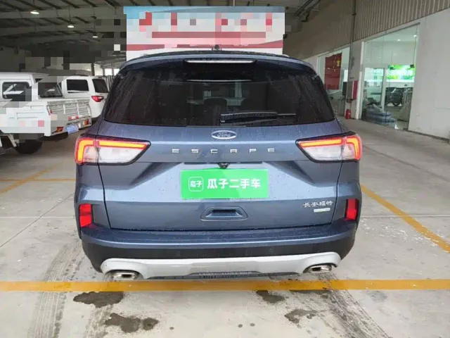Ford Escape — Фото автомобиля 5