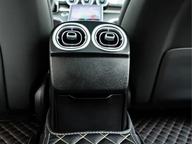 Mercedes-Benz C-Class — Фото автомобиля 19
