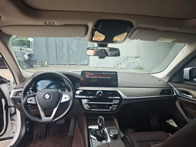 BMW 5 Series — Фото автомобиля 9