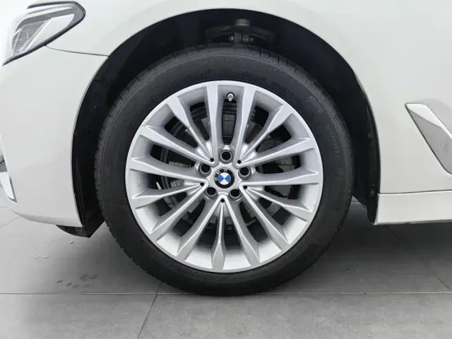 BMW 5 Series — Фото автомобиля 17
