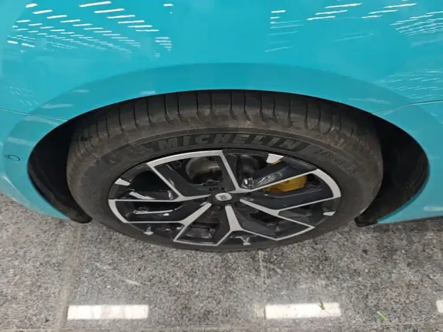 Xiaomi SU7 — Фото автомобиля 22