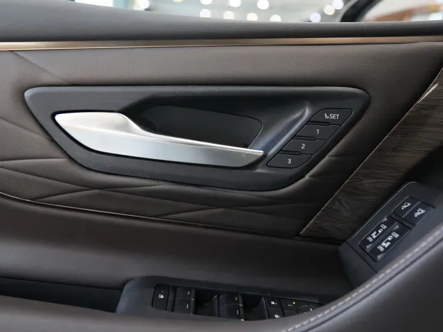 Toyota Alphard — Фото автомобиля 9
