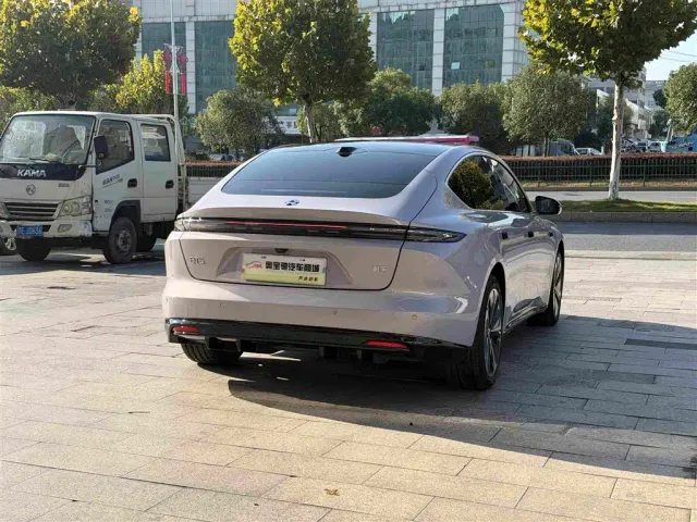 Nio ET5 — Фото автомобиля 6