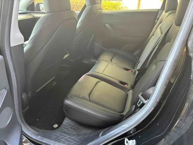 Tesla Model Y — Фото автомобиля 5