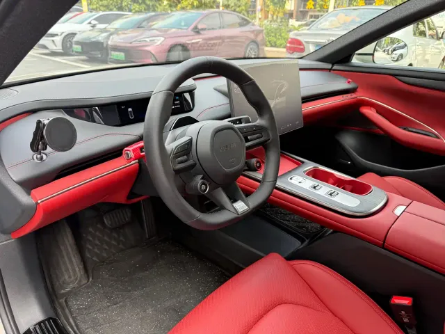 Xiaomi SU7 — Фото автомобиля 12