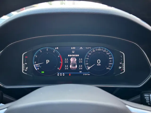 Volkswagen Passat — Фото автомобиля 12