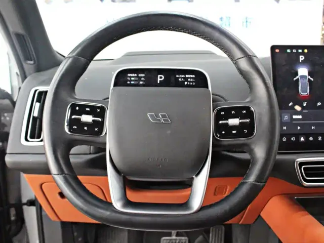 Li Auto L9 — Фото автомобиля 5