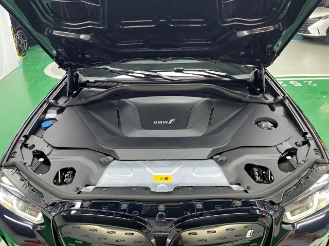 BMW iX3 — Фото автомобиля 30