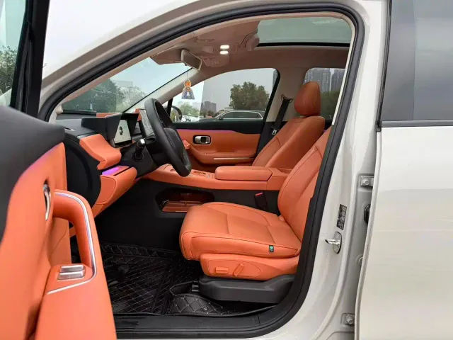 Leapmotor C10 — Фото автомобиля 13