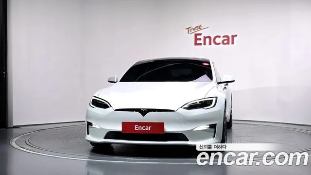 Tesla Model S — Фото автомобиля 3