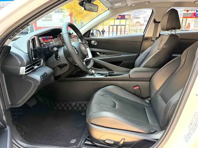Hyundai Elantra — Фото автомобиля 5