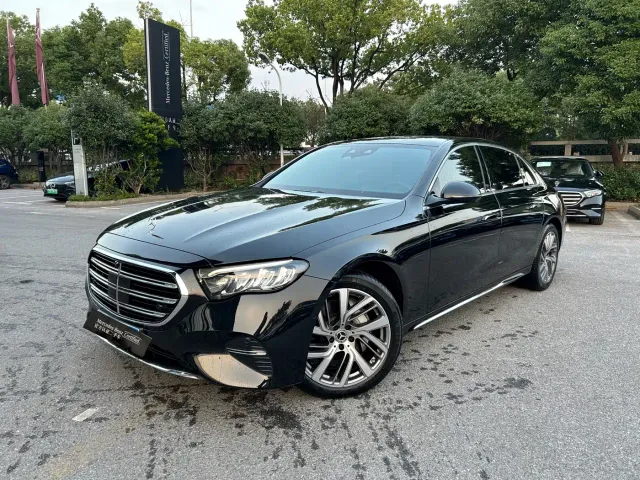 Фотография автомобиля — Mercedes-Benz E-Class