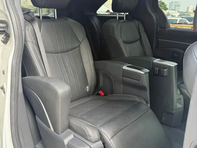 Toyota Sienna — Фото автомобиля 17