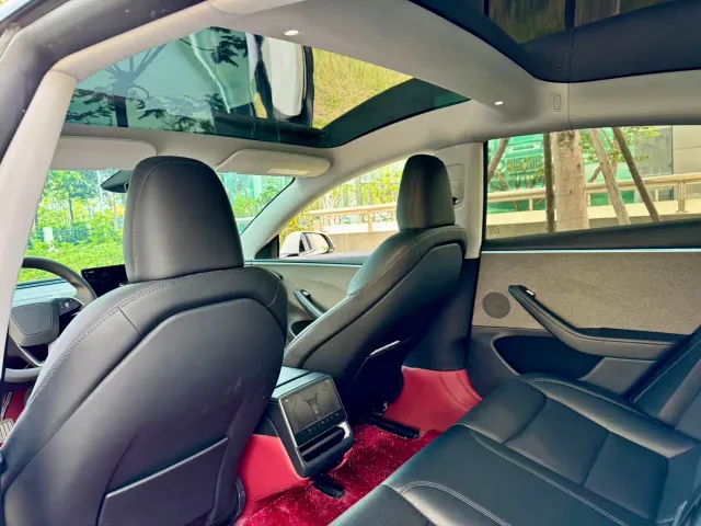 Tesla Model 3 — Фото автомобиля 6