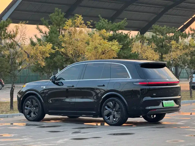 Li Auto L8 — Фото автомобиля 25