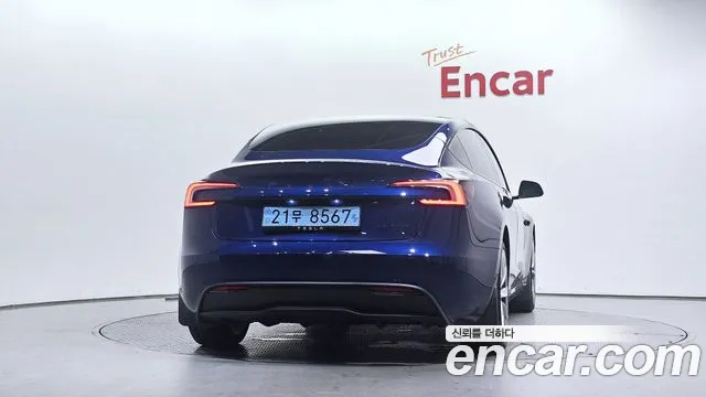 Tesla Model 3 — Фото автомобиля 4