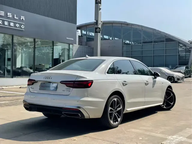 Audi A4L — Фото автомобиля 9