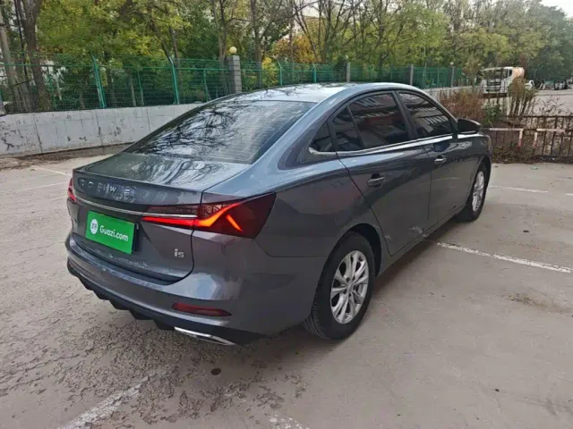Roewe i5 — Фото автомобиля 6