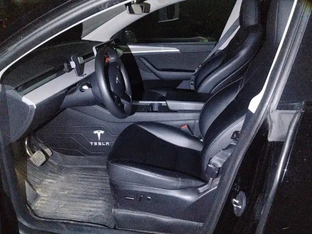 Tesla Model Y — Фото автомобиля 9