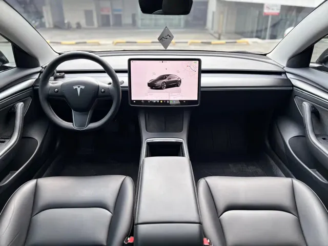 Tesla Model 3 — Фото автомобиля 5
