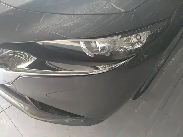 Mazda Axela — Фото автомобиля 23
