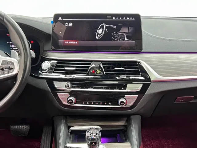 BMW 5 Series — Фото автомобиля 17