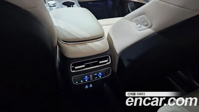 Genesis GV70 — Фото автомобиля 25