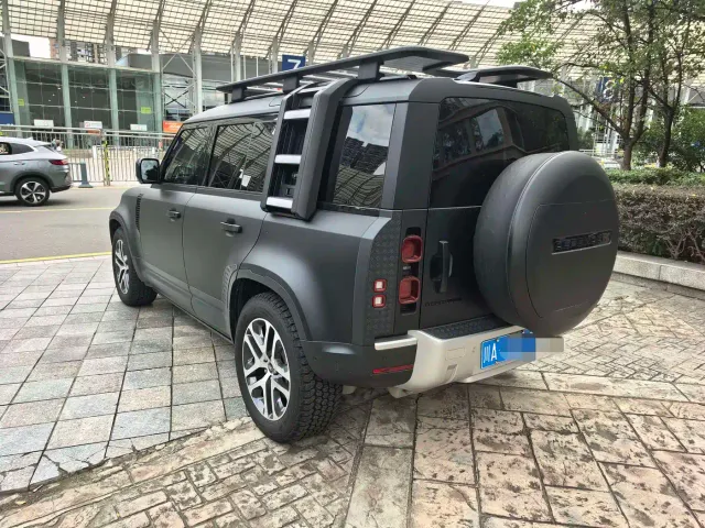 Land Rover Defender — Фото автомобиля 10