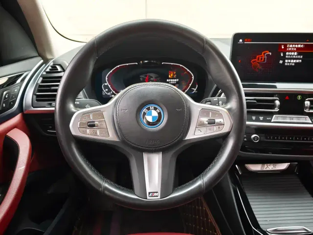 BMW iX3 — Фото автомобиля 12