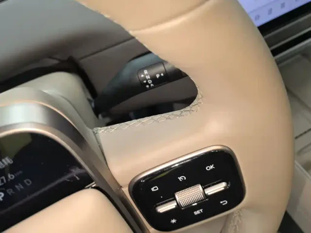 Li Auto i8 — Фото автомобиля 13