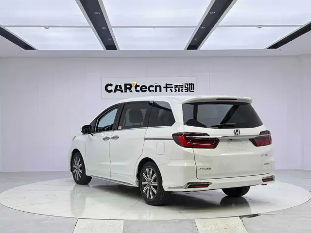 Honda Odyssey — Фото автомобиля 3