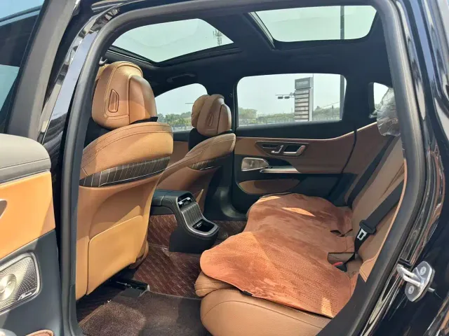 Mercedes-Benz E-Class — Фото автомобиля 3