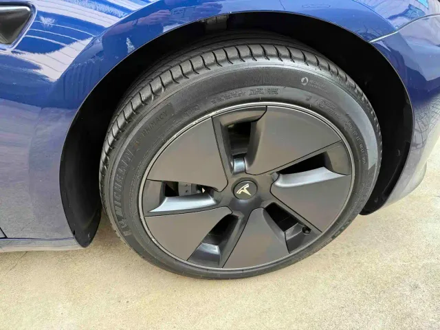 Tesla Model 3 — Фото автомобиля 6