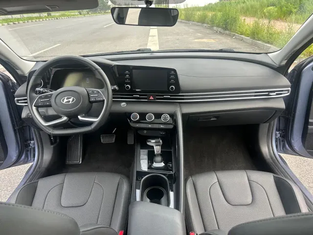 Hyundai Elantra — Фото автомобиля 11