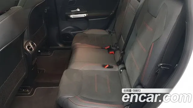 Mercedes-Benz EQB — Фото автомобиля 10