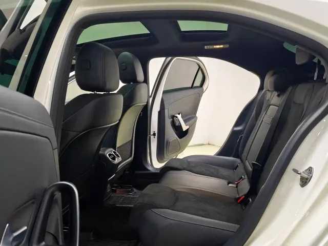 Mercedes-Benz A-Class — Фото автомобиля 11